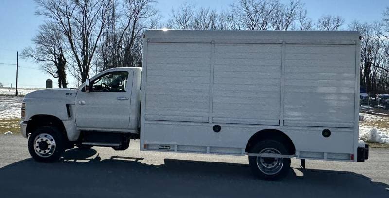 2023 INTERNATIONAL CV515 REG CAB 4X2 HACKNEY 6-BAY SIDELOAD