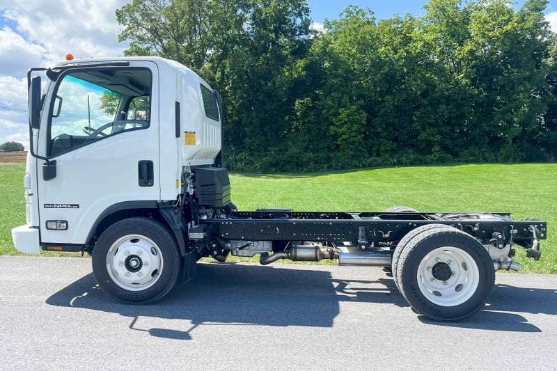 2024 ISUZU NPR-HD REG CAB CHASSIS