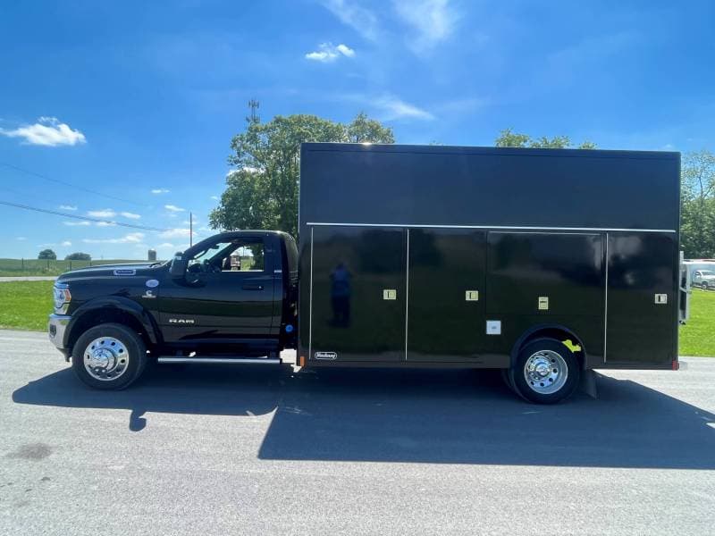2023 RAM 5500 SLT REG CAB 4X4 HACKNEY 15FT COMMANDER SERVICE BODY