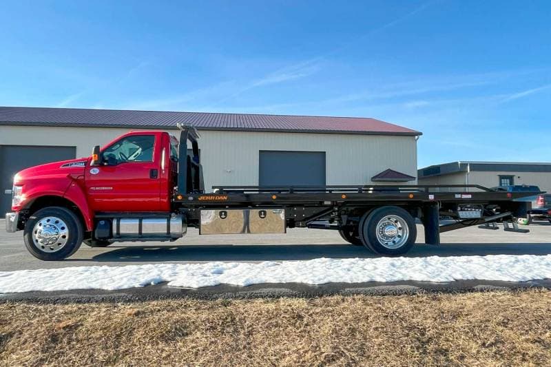 2024 FORD F750 REG CAB 4X2 JERR-DAN CARRIER 22SRR6T-W-LP