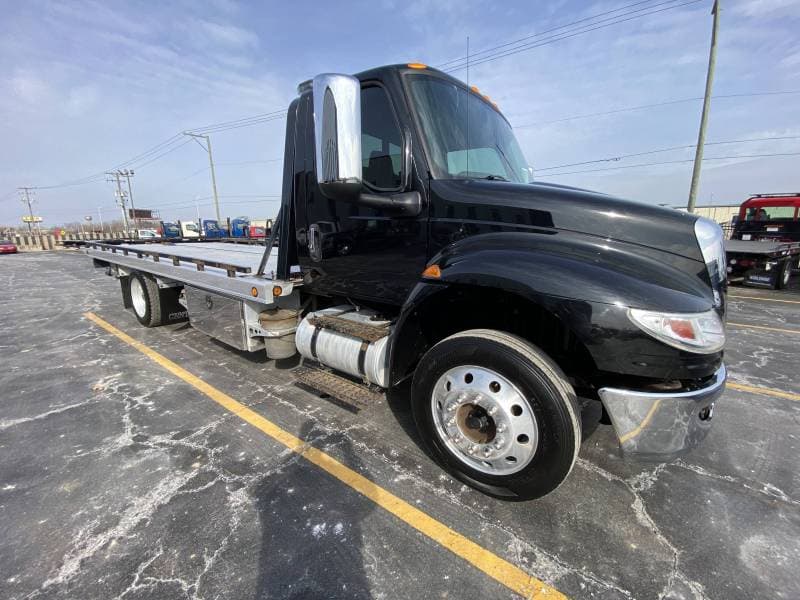 2021 International MV Reg Cab 4x2 Diesel Black Century 21.5' Aluminum